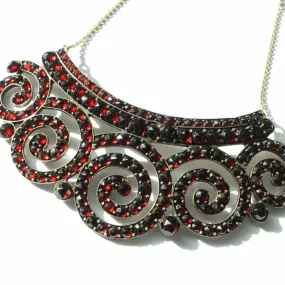 Antique Bohemian garnet necklace on 585 (14 carat) gold chain. Art Nouveau design.