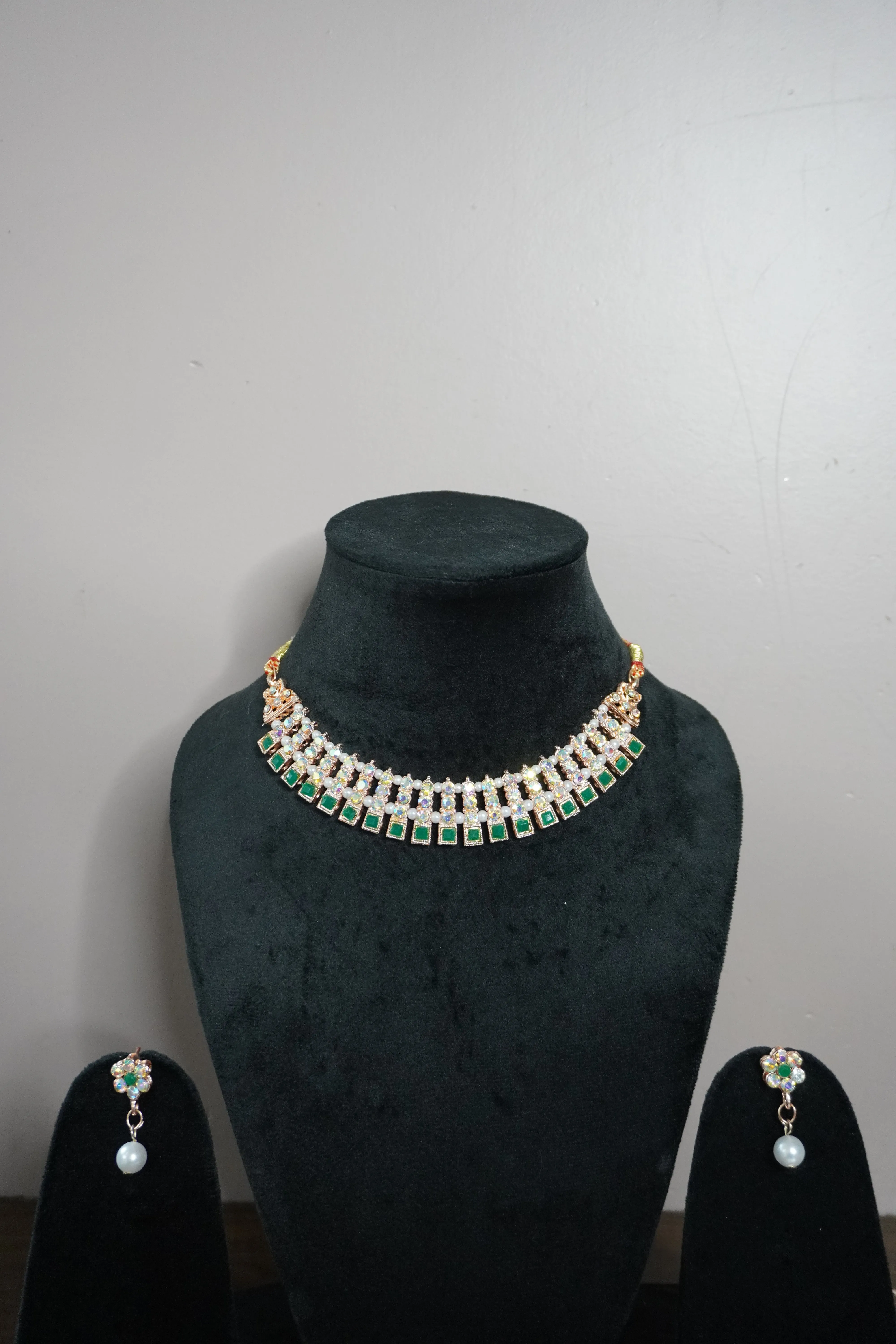 Green Colour Kundan Necklace with Earring