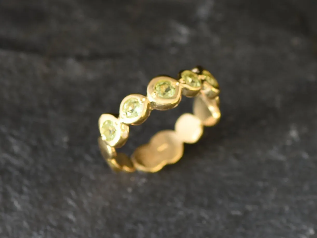 Peridot Gold Ring - Bubble Band, Natural Peridot Ring, Stackable Peridot Ring