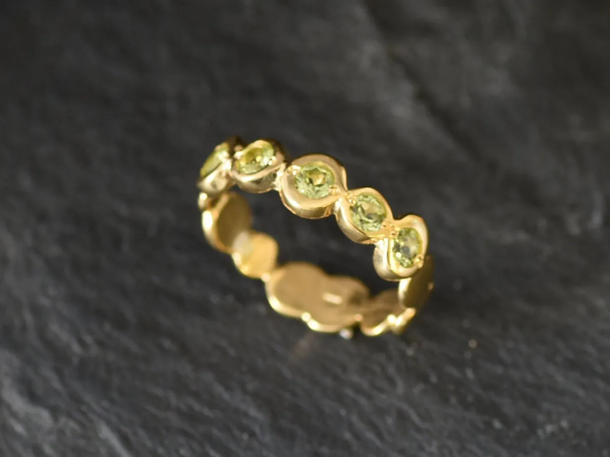 Peridot Gold Ring - Bubble Band, Natural Peridot Ring, Stackable Peridot Ring