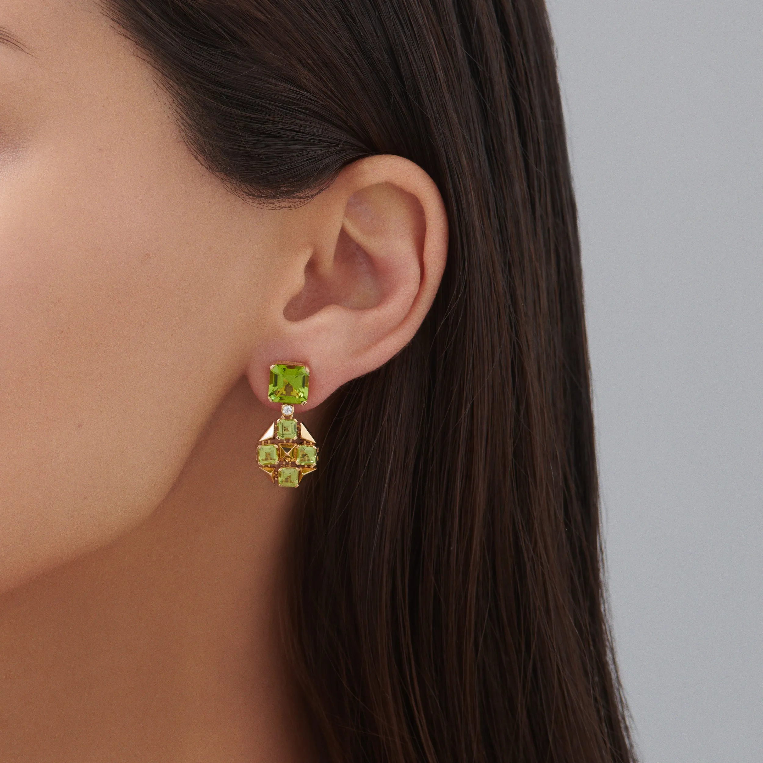 R.08® Vivant Green Peridot Drop Earrings | 18K Yellow Gold