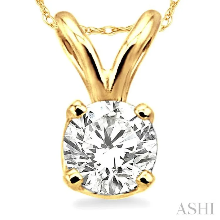 Round Cut Solitaire Diamond Pendant in 14K Yellow Gold with Chain