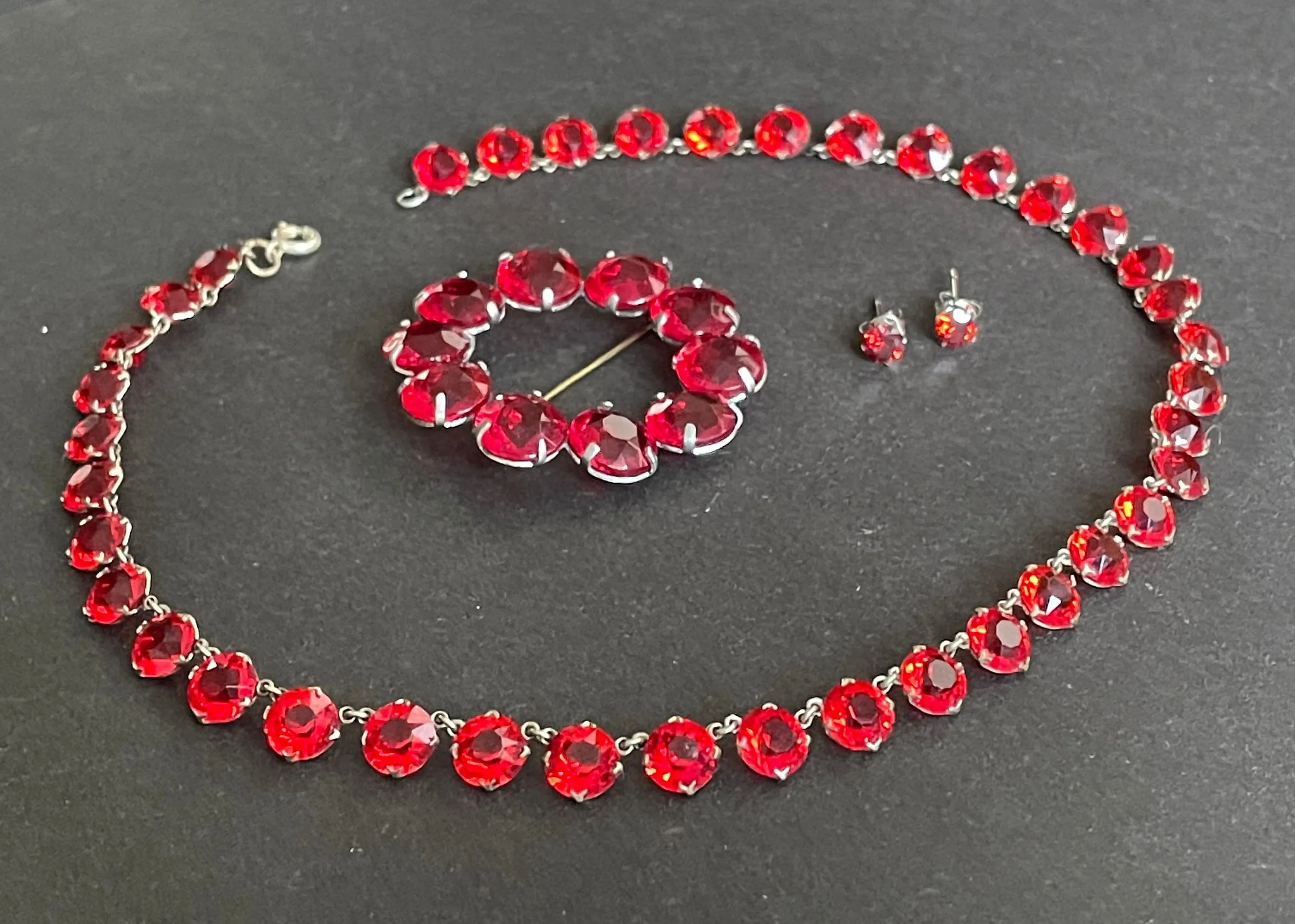 Vintage Art Deco bezel set gorgeous bright ruby red crystal riviere necklace & circle brooch, open-backed stones, matching modern earrings